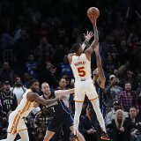 Le tir victorieux de Dejounte Murray (5) au buzzer. KEYSTONE/AP/John Bazemore